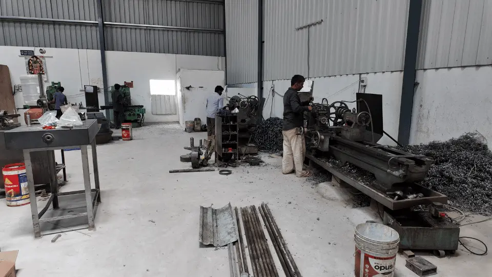 Heavy-Duty Lathe Machining